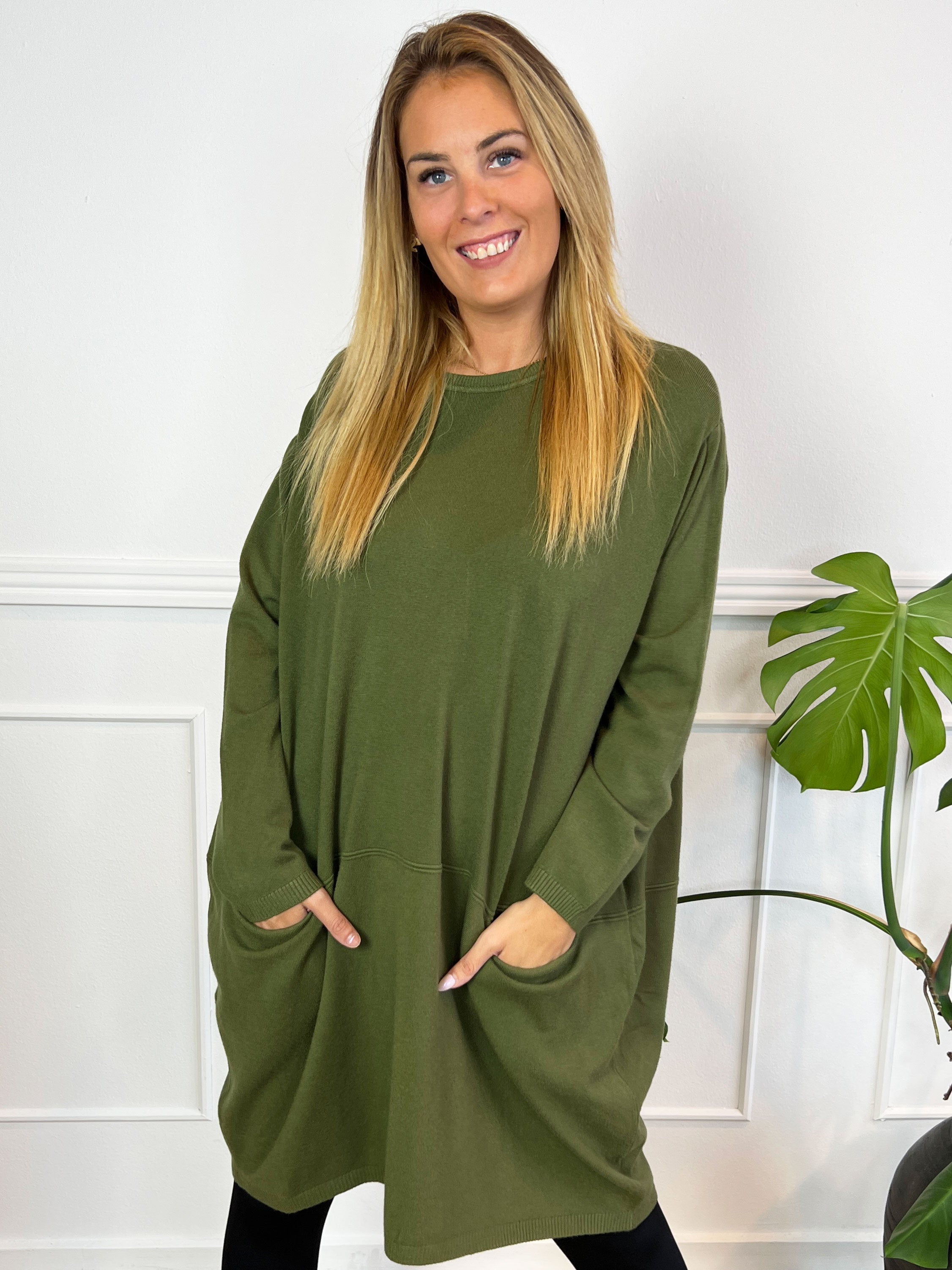 Vera - Enfärgad klänning med fickor